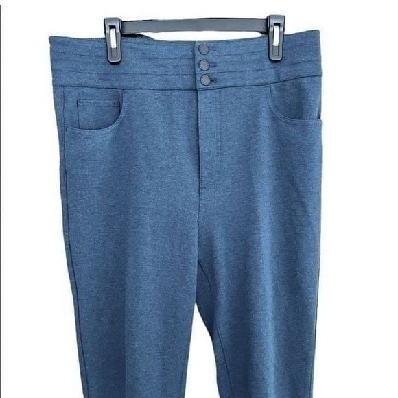 Ann Taylor Ponte knit skinny pants with 3 button closure at waist, size 14 - Picture 3 of 5